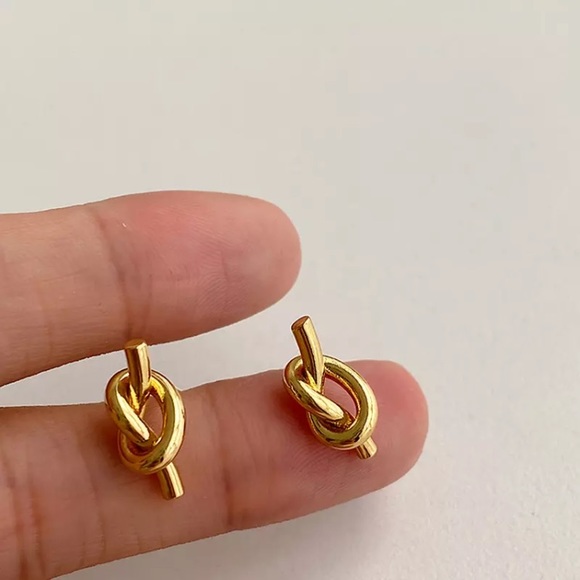 “Tie the Knot” Pretzel Twist Minimalist Gold Stud Dainty Bridesmaid/Gift Earring - Picture 5 of 9